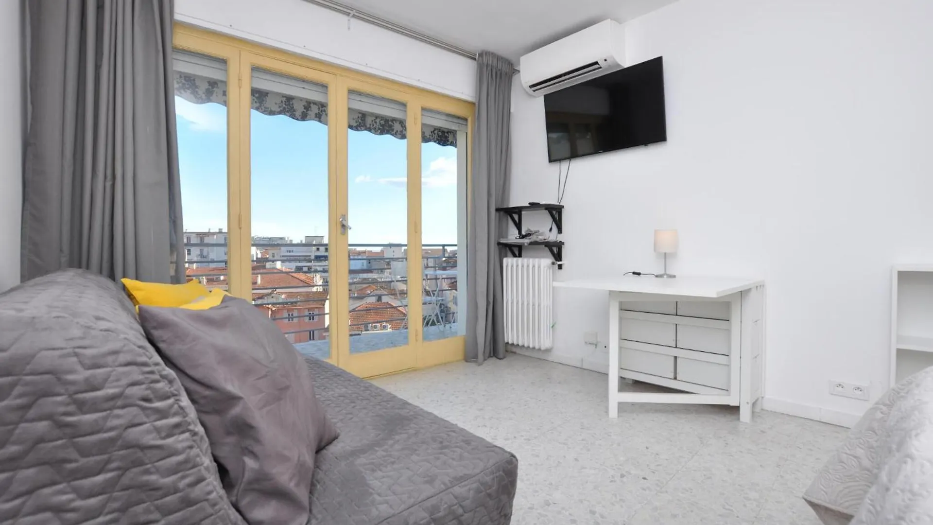 Amazing Apartment In Cannes With Kitchen 0*,  フランス