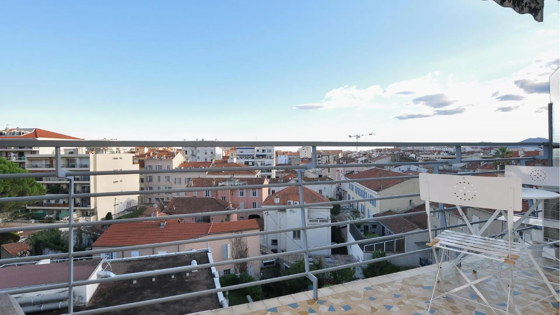 Amazing Apartment In Cannes With Kitchen